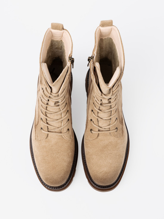 Stivaletti beige in suede con suola robusta