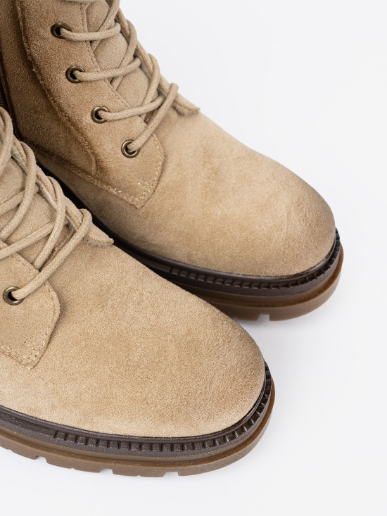 Stivaletti beige in suede con suola robusta