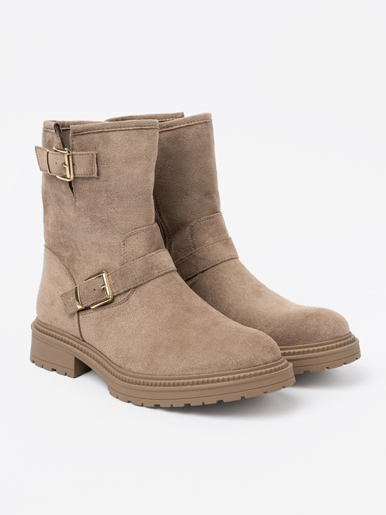Stivaletti beige in suede con fibbie decorative