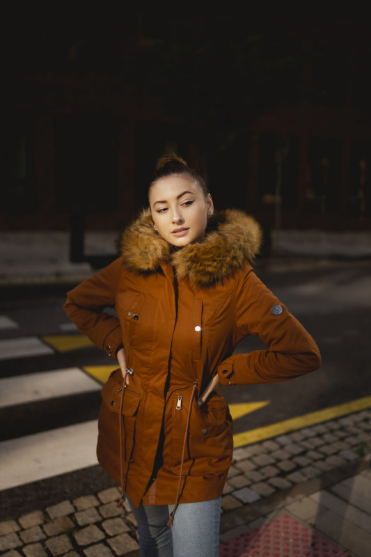 Parka nero con fodera rimovibile e pelliccia