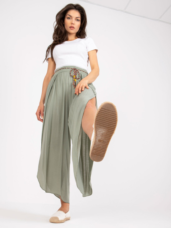 Pantaloni khaki eleganti con vita alta