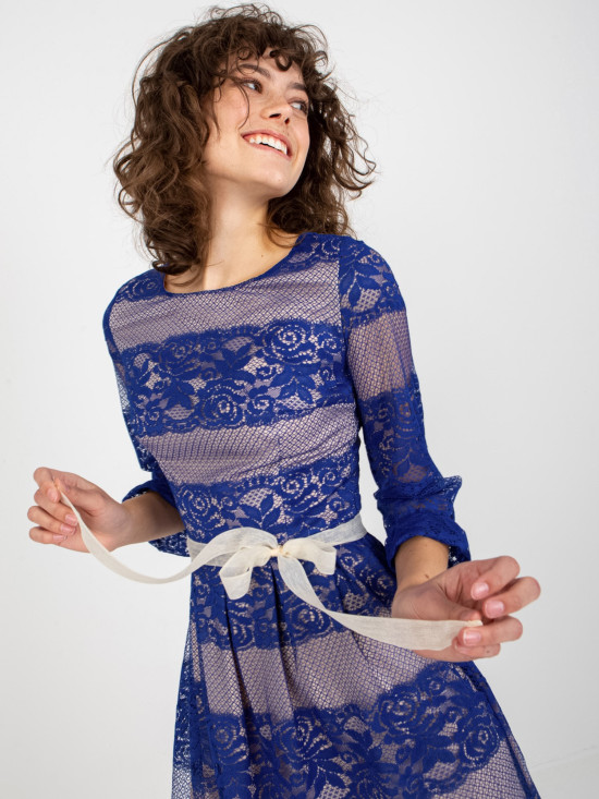 Abito cocktail midi cobalto con pizzo e cintura
