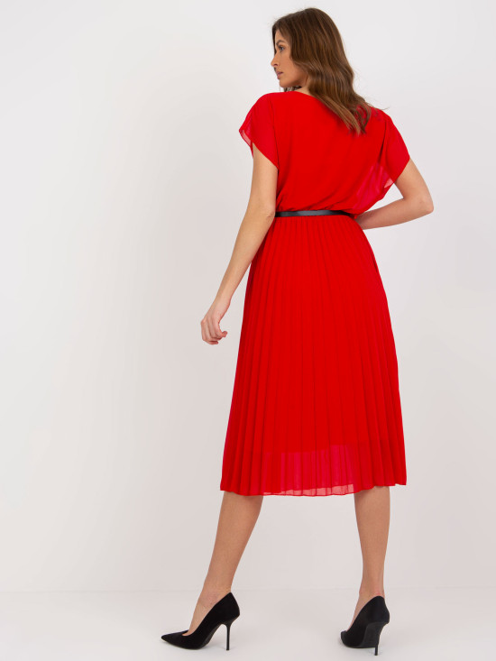 Abito midi plissettato rosso con cintura