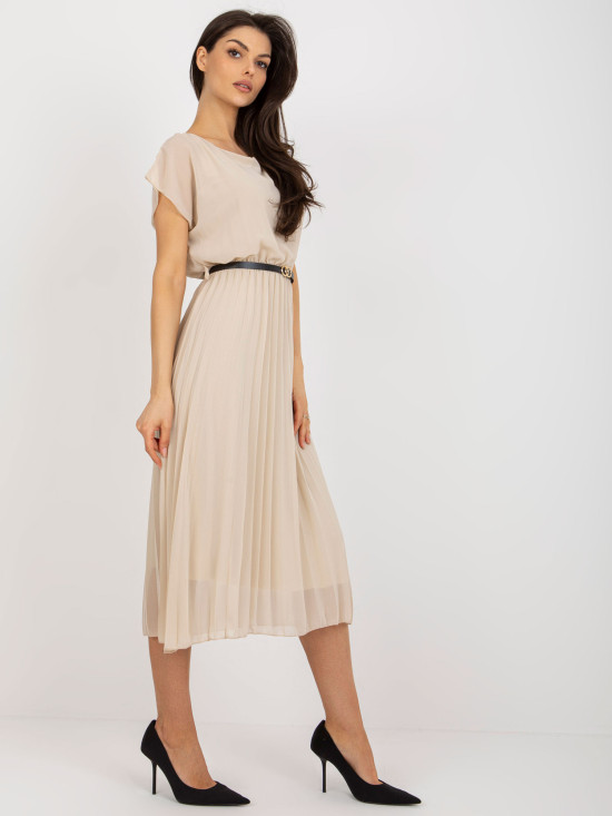 Abito midi beige con taglio svasato e plissettature