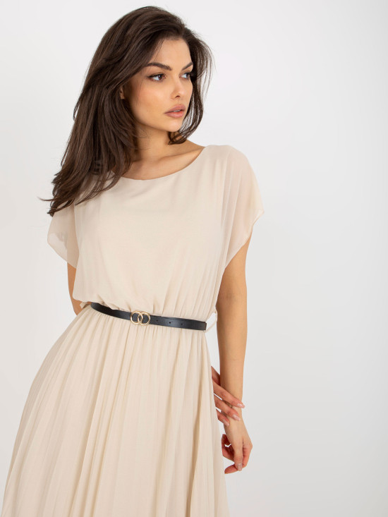 Abito midi beige con taglio svasato e plissettature