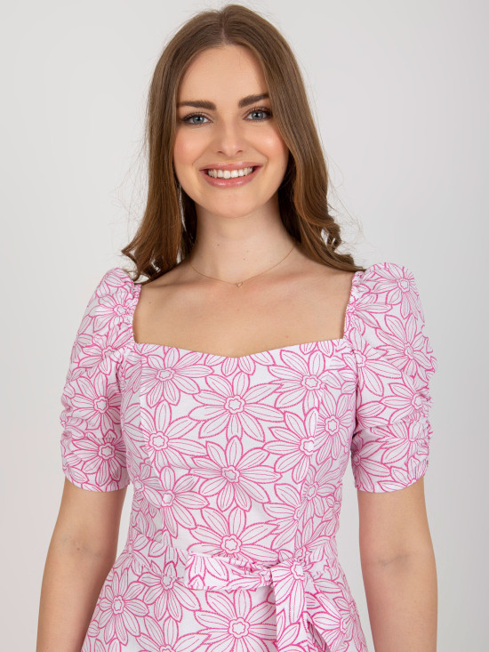 Abito in cotone bianco-rosa con motivo floreale