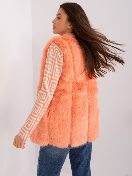 Gilet in pelliccia color pesca con fodera