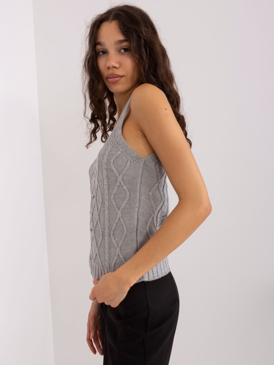 Completo grigio lavorato a maglia con lana