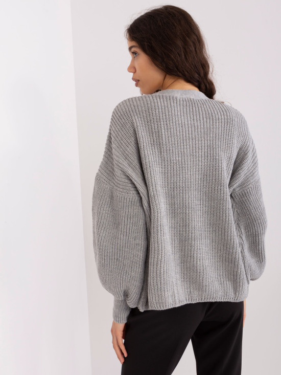 Completo grigio lavorato a maglia con lana