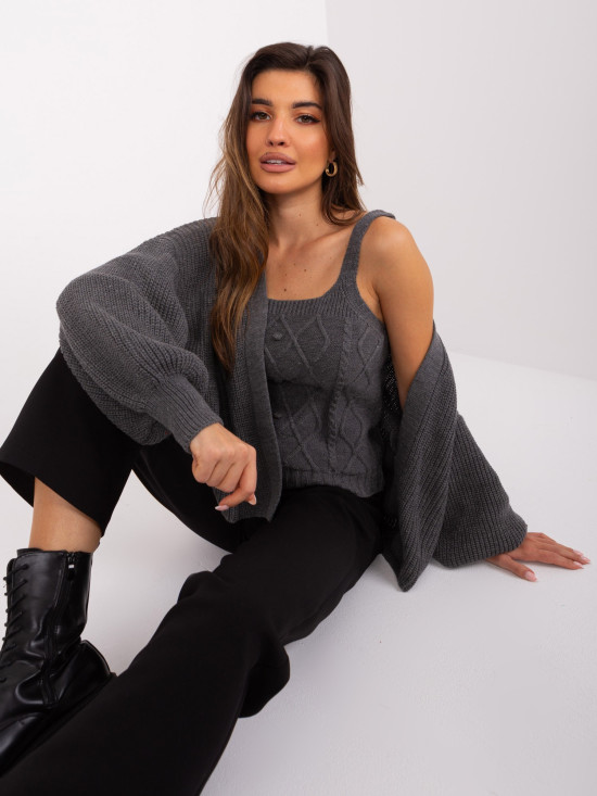 Completo grigio scuro con cardigan corto
