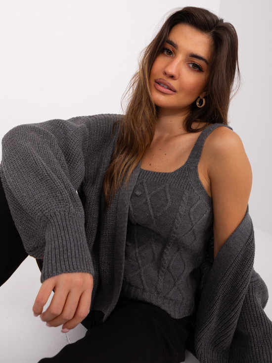 Completo grigio scuro con cardigan corto