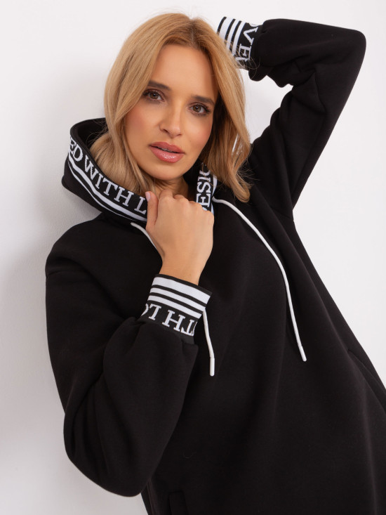 Abito sportivo nero con tasche