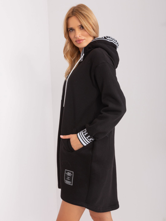 Abito sportivo nero con tasche