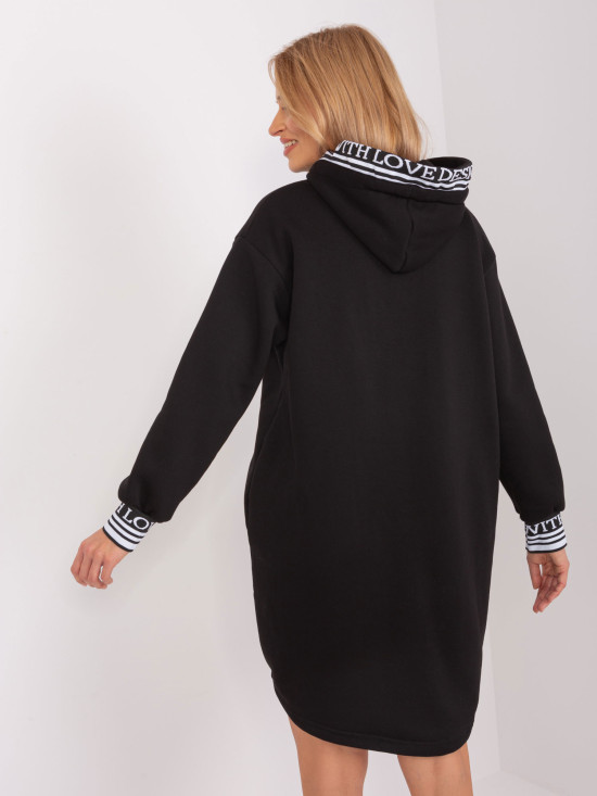 Abito sportivo nero con tasche