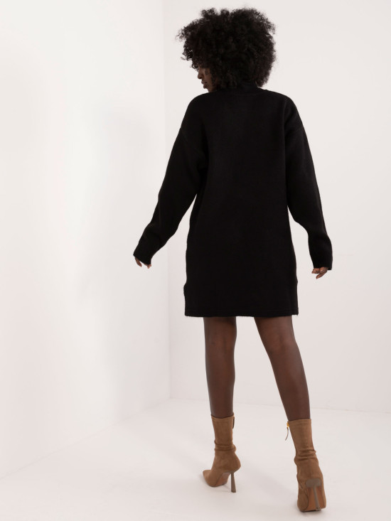 Elegante mini abito nero con maniche lunghe