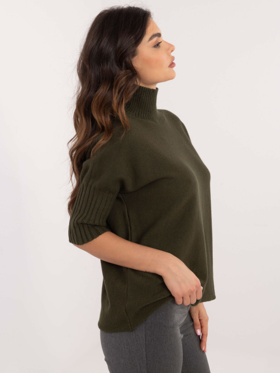 Stilski khaki pulover s rolom