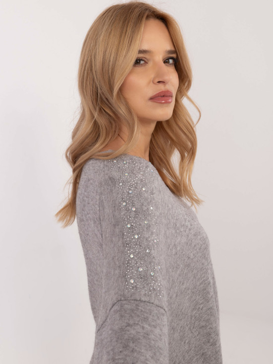 Pullover grigio elegante con applicazione