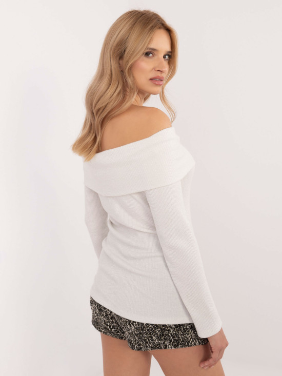 Elegantni ecru pulover s dugim rukavima