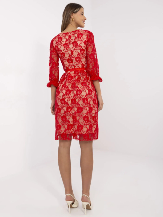 Elegante vestito midi rosso con maniche 3/4