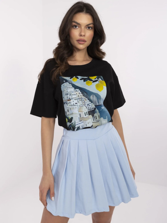 T-shirt nera stilosa con stampa