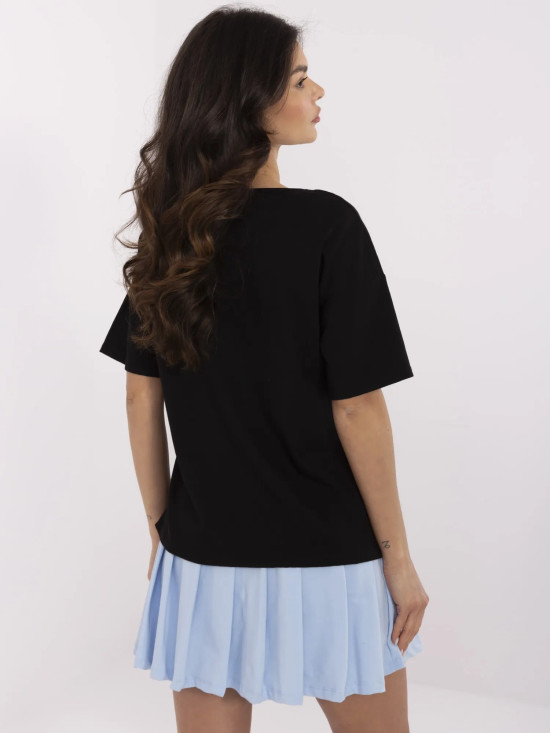 T-shirt nera stilosa con stampa