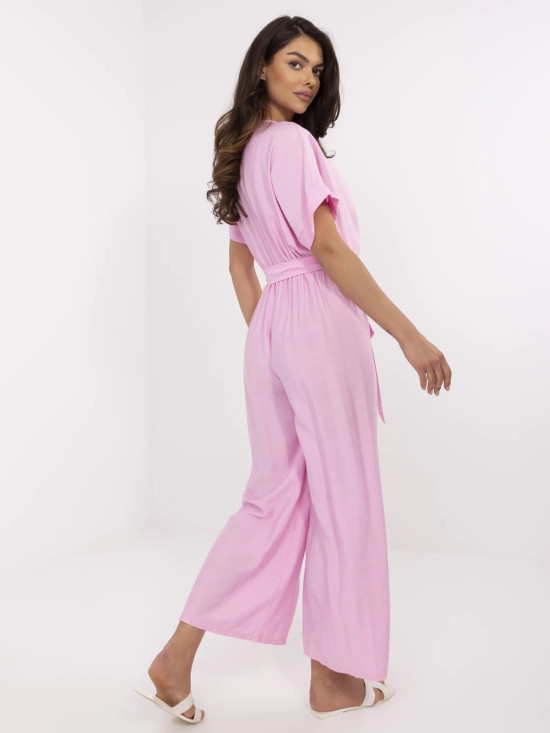 Tuta elegante in rosa chiaro