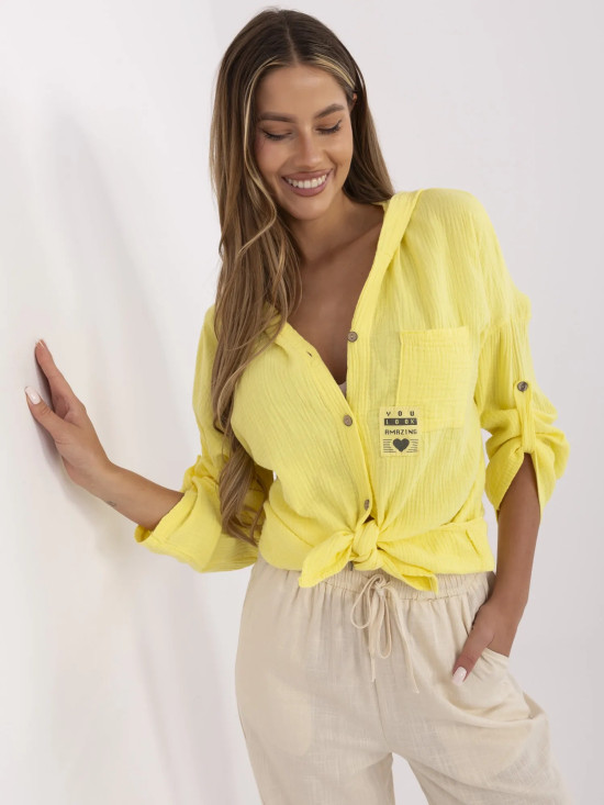 Blusa gialla con cappuccio