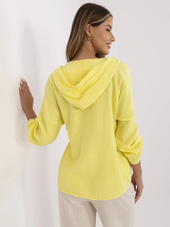 Blusa gialla con cappuccio