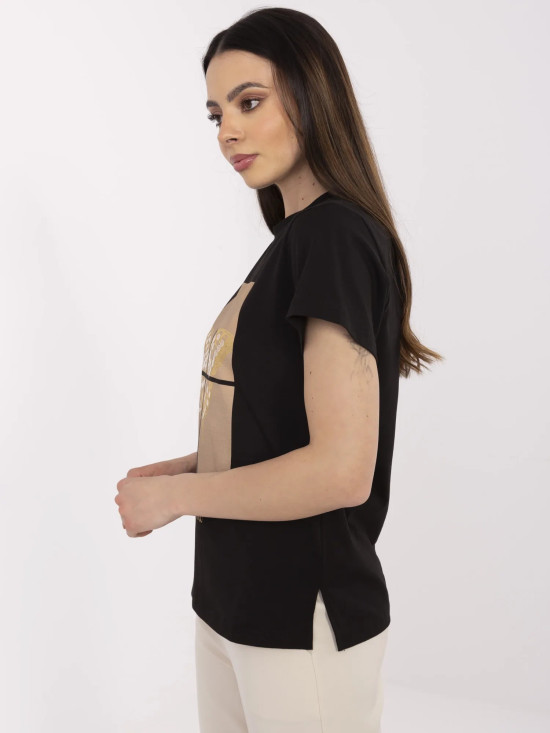 T-shirt nera elegante con applicazione
