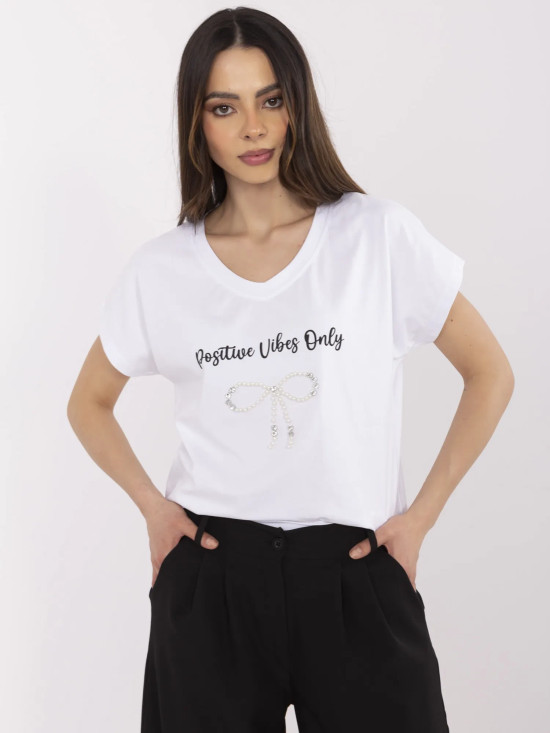 T-shirt bianca con applicazione e strass