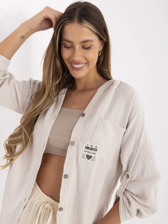 Camicia beige con cappuccio