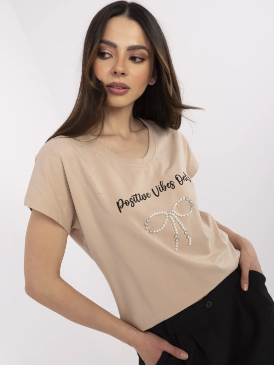 T-shirt stilosa con applicazione