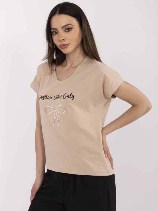 T-shirt stilosa con applicazione