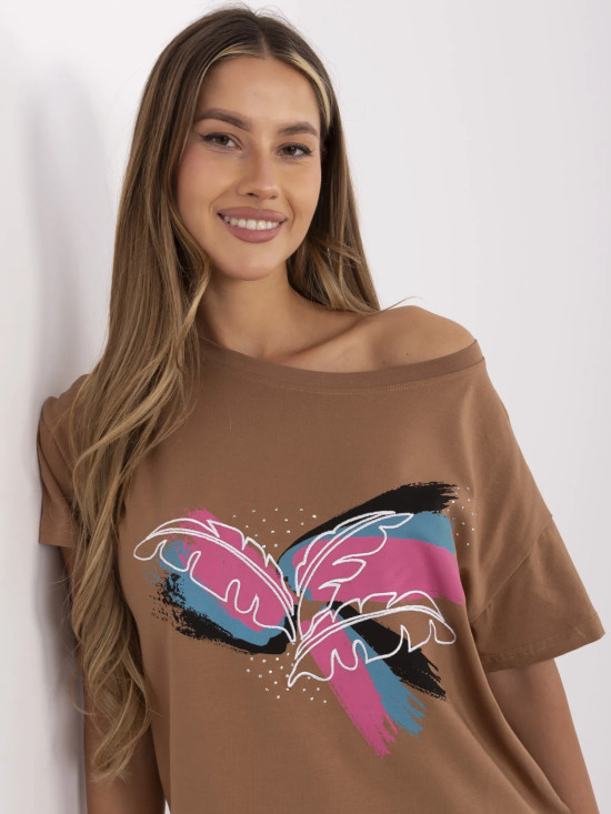 T-shirt elegante in beige con applicazione