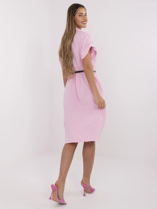 Abito rosa semplice con colletto