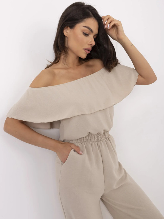 Tuta beige con volant