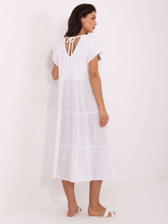 Abito bianco oversize con volant