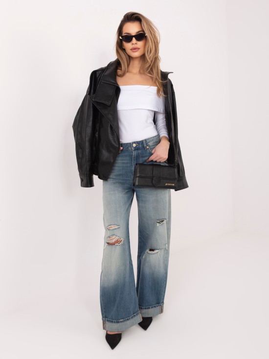 Blusa bianca con spalle scoperte e maniche 3/4