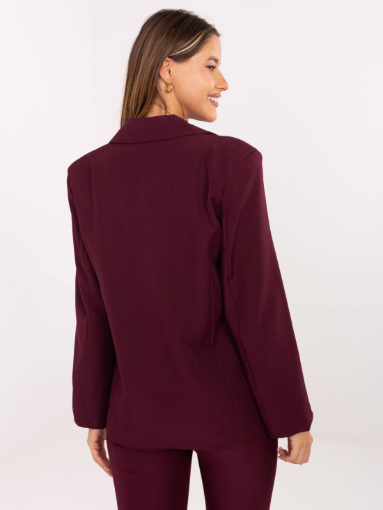 Elegantni bordo sako s brošem i podstavom