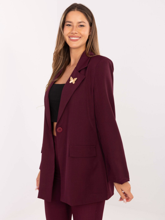 Elegantni bordo sako s podstavom i brošem