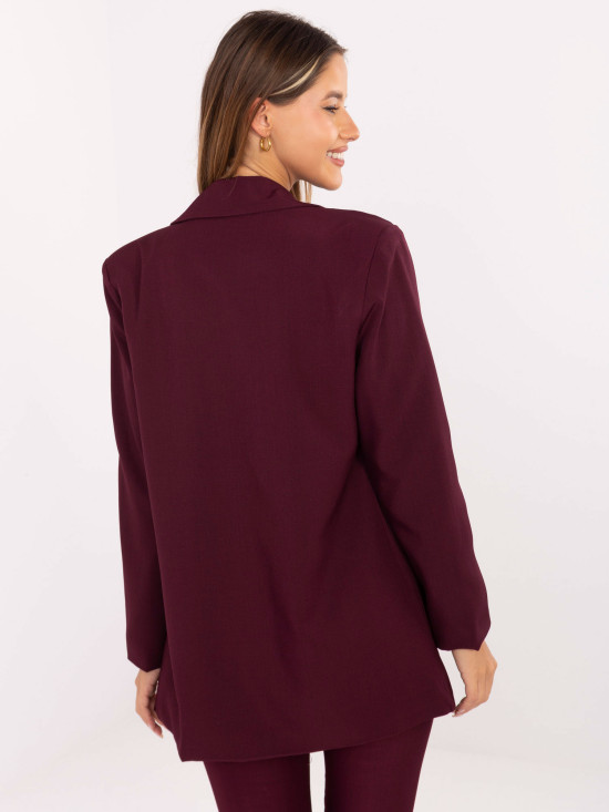Elegantni bordo sako s podstavom i brošem