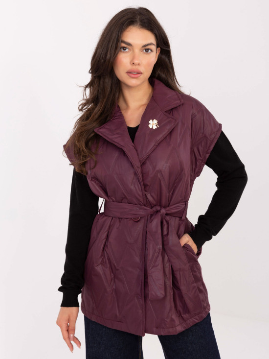 Elegante gilet bordeaux trapuntato con cintura