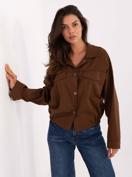 Camicia marrone in cotone con maniche lunghe e tasche