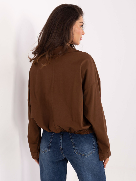 Camicia marrone in cotone con maniche lunghe e tasche