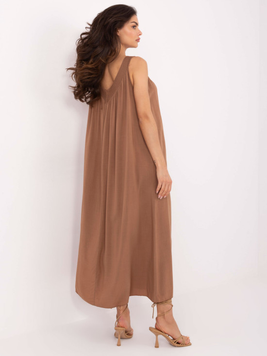 Abito oversize marrone con scollatura a V