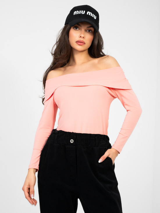 Blusa arancione con spalle scoperte