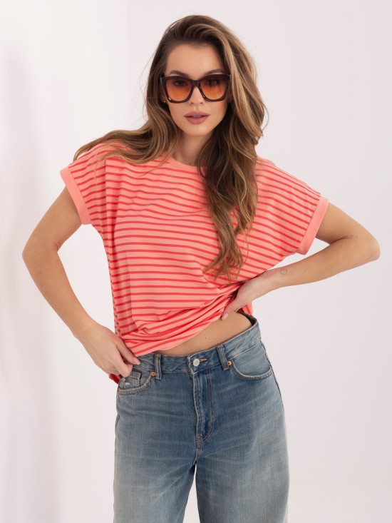 T-shirt arancione a righe con maniche corte