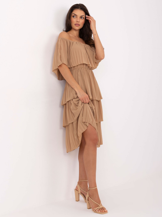 Elegante abito svasato in colore camel