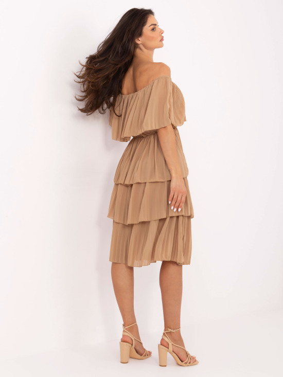 Elegante abito svasato in colore camel