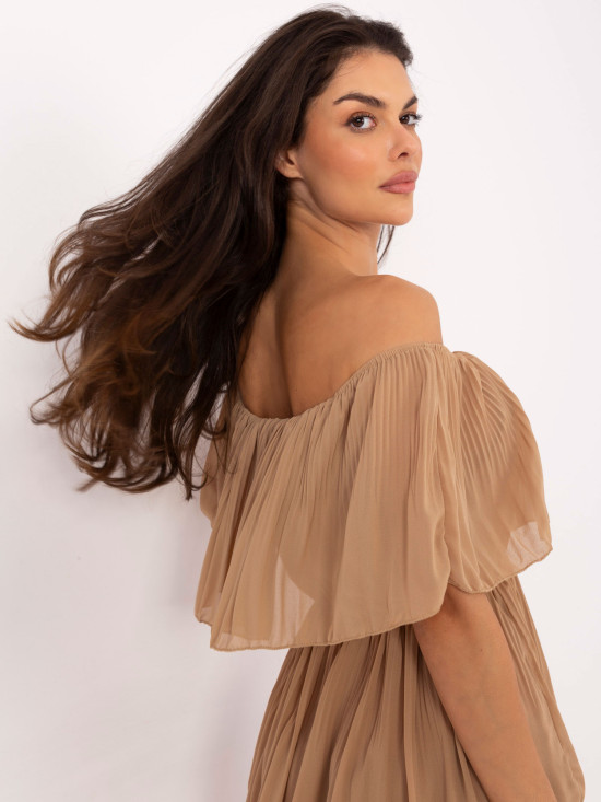 Elegante abito svasato in colore camel